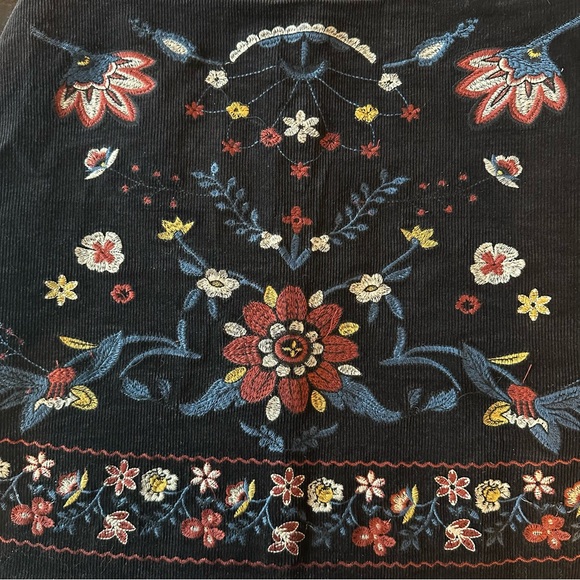 Black embroidered mini skirt - Picture 7 of 8